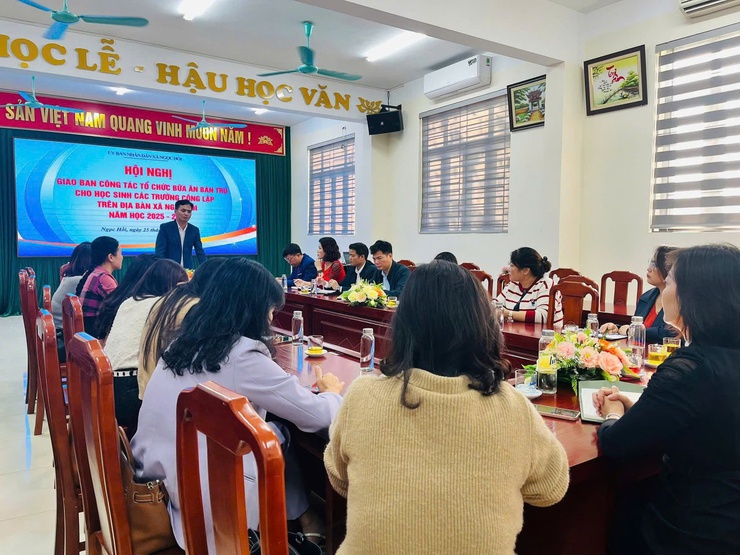 TĂNG CƯỜNG TRÁCH NHIỆM TRONG TỔ CHỨC BỮA ĂN BÁN TRÚ CHO HỌC SINH TRÊN ĐỊA BÀN XÃ NGỌC HỒI- Ảnh 1.