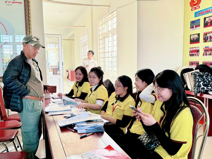 Trên 200 hộ kinh doanh xã Nam Phù được “cầm tay chỉ việc” khi chuyển đổi từ thuế khoán sang kê khai- Ảnh 13.