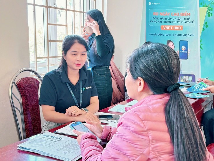 Trên 200 hộ kinh doanh xã Nam Phù được “cầm tay chỉ việc” khi chuyển đổi từ thuế khoán sang kê khai- Ảnh 18.