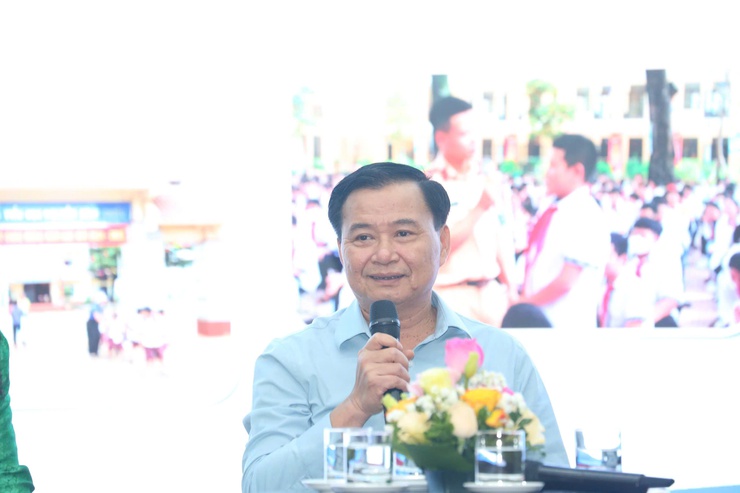 Tọa đàm “Cổng trường học an toàn" - Trách nhiệm của nhà trường, phụ huynh và chính quyền địa phương”- Ảnh 2.