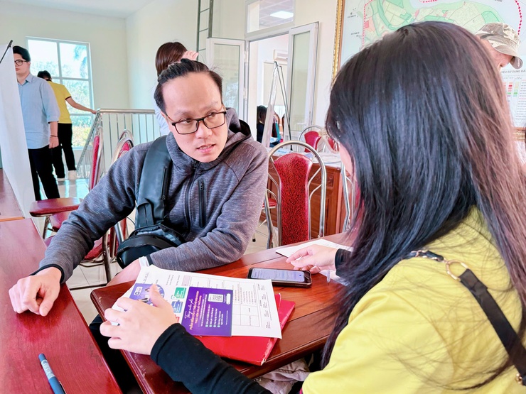 Trên 200 hộ kinh doanh xã Nam Phù được “cầm tay chỉ việc” khi chuyển đổi từ thuế khoán sang kê khai- Ảnh 10.