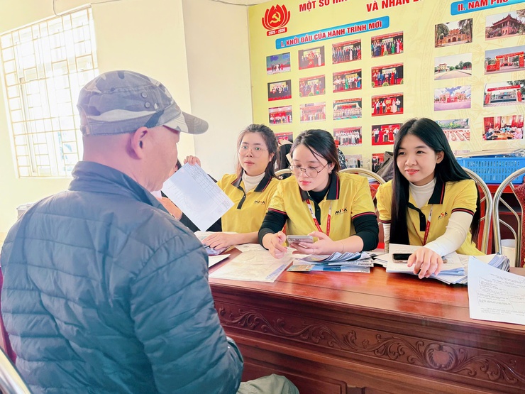 Trên 200 hộ kinh doanh xã Nam Phù được “cầm tay chỉ việc” khi chuyển đổi từ thuế khoán sang kê khai- Ảnh 11.
