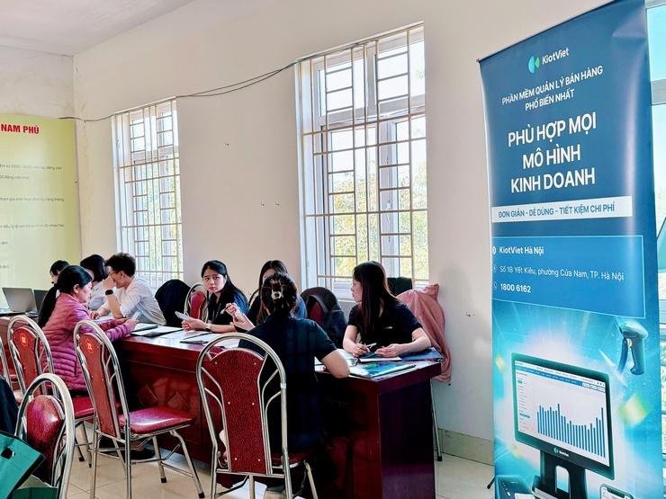 Trên 200 hộ kinh doanh xã Nam Phù được “cầm tay chỉ việc” khi chuyển đổi từ thuế khoán sang kê khai- Ảnh 15.