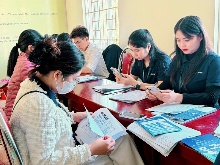 Trên 200 hộ kinh doanh xã Nam Phù được “cầm tay chỉ việc” khi chuyển đổi từ thuế khoán sang kê khai- Ảnh 16.