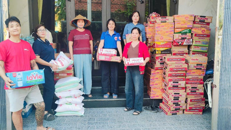 Xã Quang Minh: Hơn 300 triệu đồng cùng hàng chục tấn hàng hóa ủng hộ đồng bào vùng lũ- Ảnh 1.