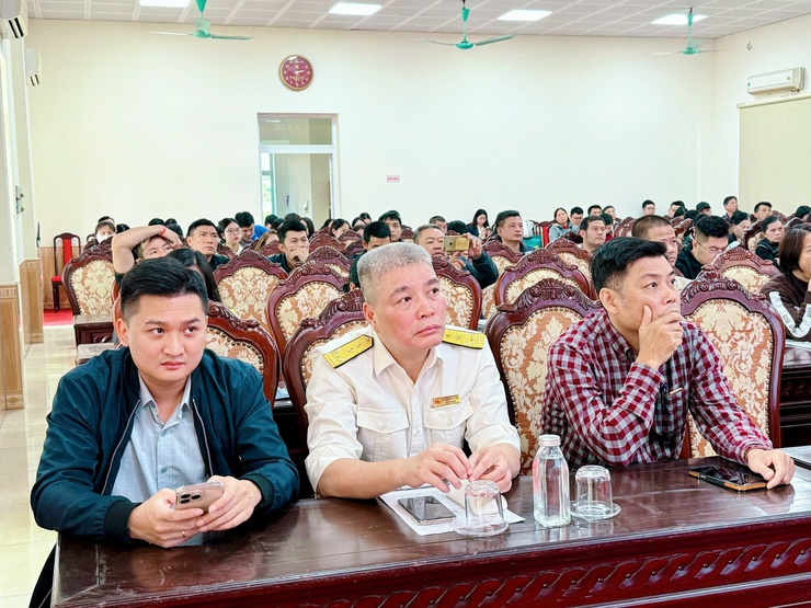 Trên 200 hộ kinh doanh xã Nam Phù được “cầm tay chỉ việc” khi chuyển đổi từ thuế khoán sang kê khai- Ảnh 3.