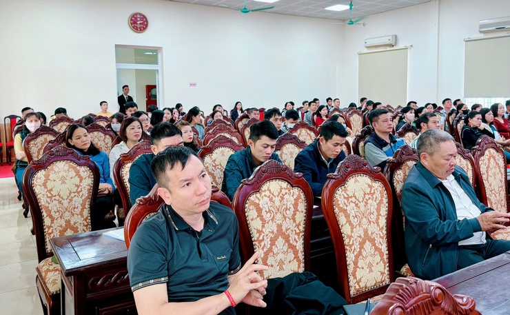 Trên 200 hộ kinh doanh xã Nam Phù được “cầm tay chỉ việc” khi chuyển đổi từ thuế khoán sang kê khai- Ảnh 4.