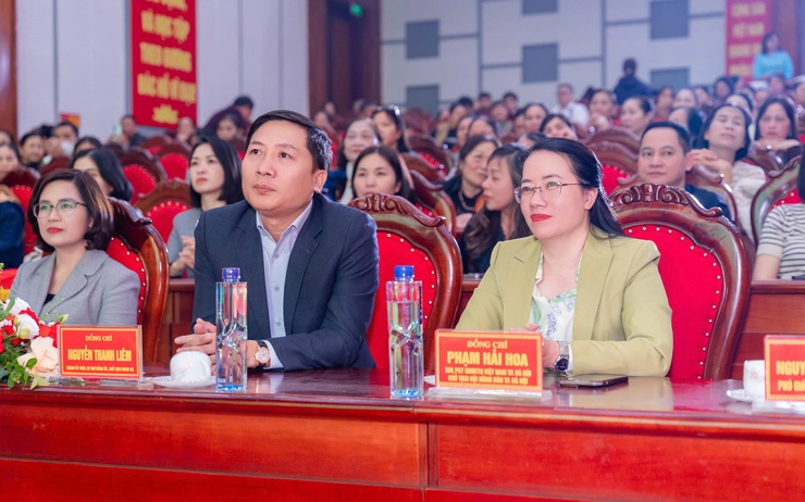 Chương trình văn nghệ chào mừng thành công Đại hội đại biểu Hội Nông dân thành phố Hà Nội lần thứ XI tại xã Quang Minh- Ảnh 1.