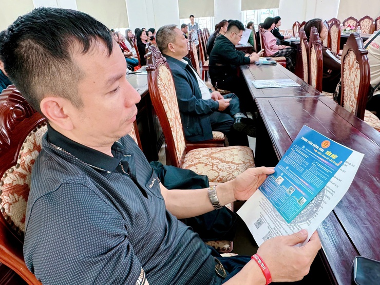 Trên 200 hộ kinh doanh xã Nam Phù được “cầm tay chỉ việc” khi chuyển đổi từ thuế khoán sang kê khai- Ảnh 7.