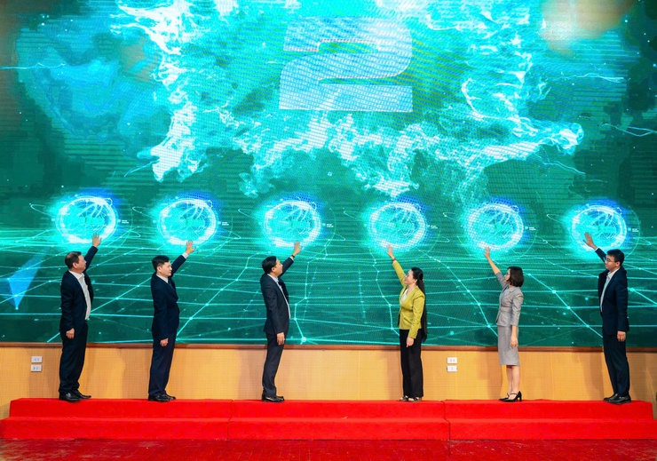 Chương trình văn nghệ chào mừng thành công Đại hội đại biểu Hội Nông dân thành phố Hà Nội lần thứ XI tại xã Quang Minh- Ảnh 4.