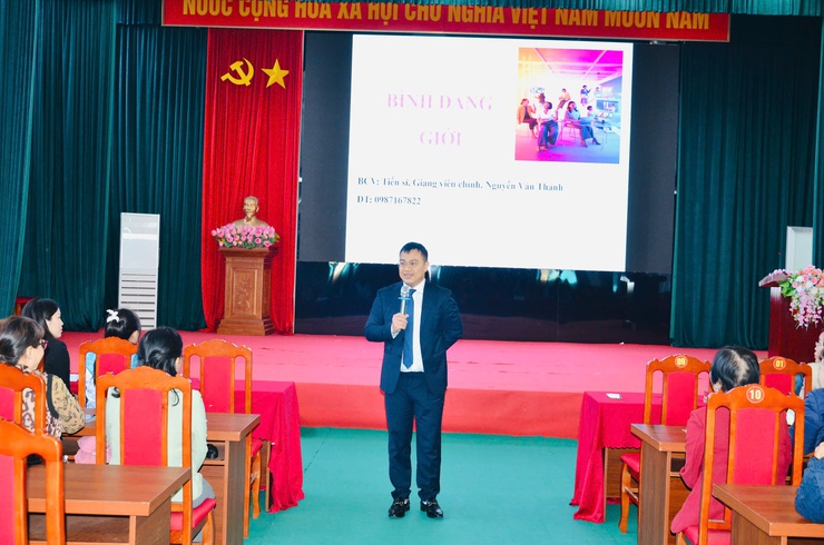 Phường Tùng Thiện tổ chức tập huấn về bình đẳng giới và kỹ năng phòng ngừa, ứng phó với bạo lực trên cơ sở giới- Ảnh 2.