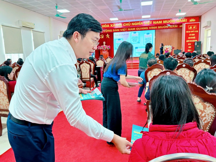 Trên 200 hộ kinh doanh xã Nam Phù được “cầm tay chỉ việc” khi chuyển đổi từ thuế khoán sang kê khai- Ảnh 5.