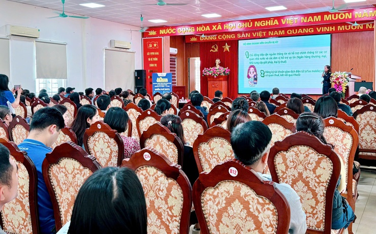 Trên 200 hộ kinh doanh xã Nam Phù được “cầm tay chỉ việc” khi chuyển đổi từ thuế khoán sang kê khai- Ảnh 17.