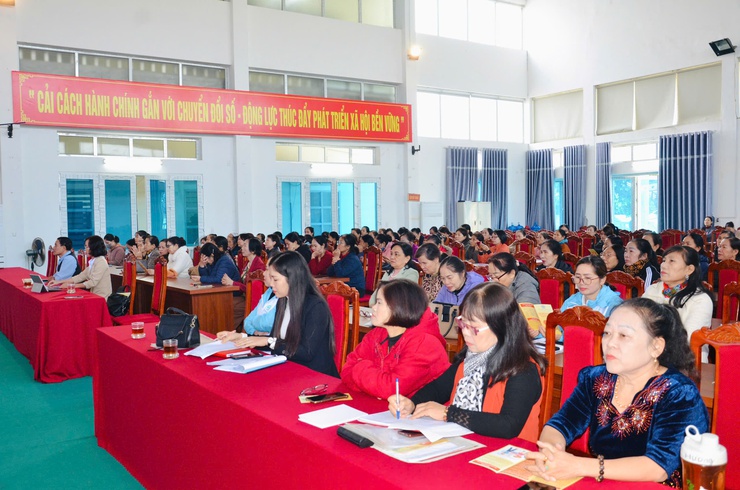Phường Tùng Thiện tổ chức tập huấn về bình đẳng giới và kỹ năng phòng ngừa, ứng phó với bạo lực trên cơ sở giới- Ảnh 3.