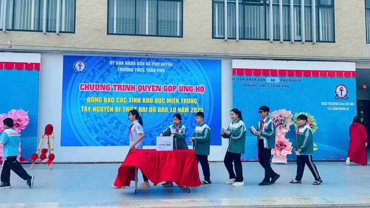 NGÀNH GIÁO DỤC XÃ PHÚ XUYÊN HƯỚNG VỀ 
MIỀN TRUNG – TÂY NGUYÊN BỊ ẢNH HƯỞNG MƯA LŨ
- Ảnh 7.