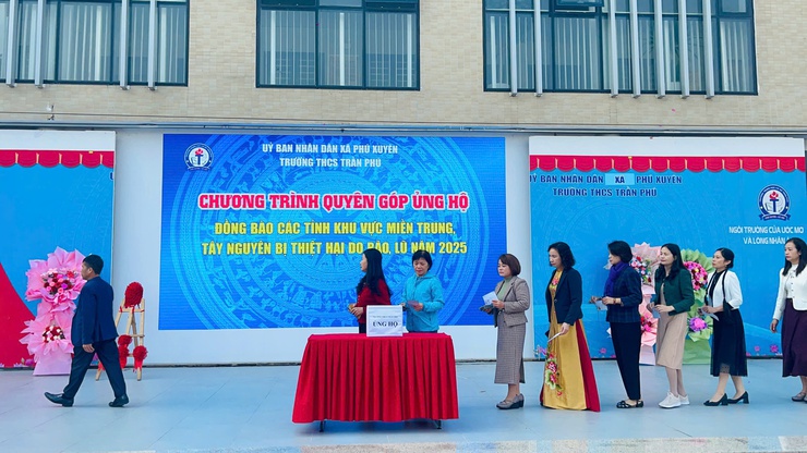 NGÀNH GIÁO DỤC XÃ PHÚ XUYÊN HƯỚNG VỀ 
MIỀN TRUNG – TÂY NGUYÊN BỊ ẢNH HƯỞNG MƯA LŨ
- Ảnh 5.