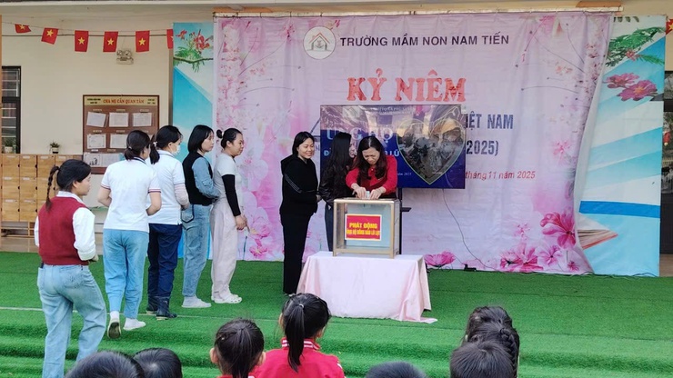NGÀNH GIÁO DỤC XÃ PHÚ XUYÊN HƯỚNG VỀ 
MIỀN TRUNG – TÂY NGUYÊN BỊ ẢNH HƯỞNG MƯA LŨ
- Ảnh 11.