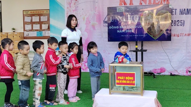 NGÀNH GIÁO DỤC XÃ PHÚ XUYÊN HƯỚNG VỀ 
MIỀN TRUNG – TÂY NGUYÊN BỊ ẢNH HƯỞNG MƯA LŨ
- Ảnh 13.