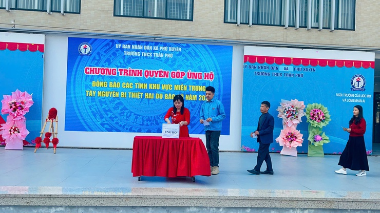 NGÀNH GIÁO DỤC XÃ PHÚ XUYÊN HƯỚNG VỀ 
MIỀN TRUNG – TÂY NGUYÊN BỊ ẢNH HƯỞNG MƯA LŨ
- Ảnh 6.