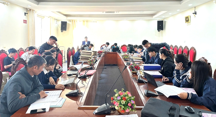 Xã Quang Minh nỗ lực "về đích sớm" chiến dịch làm sạch, chuẩn hóa dữ liệu đảng viên- Ảnh 1.