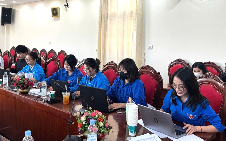 Xã Quang Minh nỗ lực "về đích sớm" chiến dịch làm sạch, chuẩn hóa dữ liệu đảng viên- Ảnh 2.