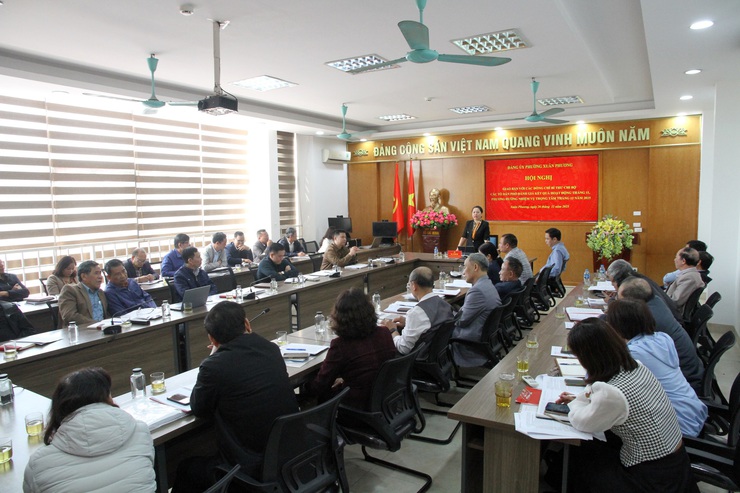 Đảng ủy phường Xuân Phương giao ban với các chi bộ Tổ dân phố trực thuộc tháng 11/2025, nhiệm vụ trọng tâm tháng 12/2025- Ảnh 1.