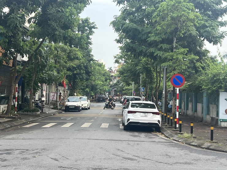 Ban Kinh tế – Ngân sách HĐND phường Long Biên khảo sát thực tế công tác đảm bảo an toàn giao thông trên địa bàn phường - Ảnh 3.