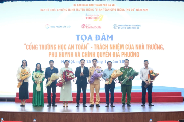 Tọa đàm “Cổng trường học an toàn" - Trách nhiệm của nhà trường, phụ huynh và chính quyền địa phương”- Ảnh 3.
