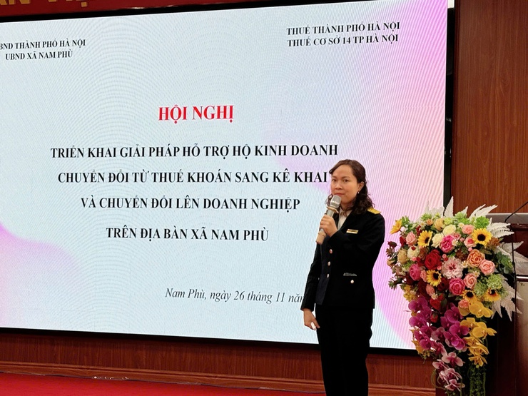 Trên 200 hộ kinh doanh xã Nam Phù được “cầm tay chỉ việc” khi chuyển đổi từ thuế khoán sang kê khai- Ảnh 2.