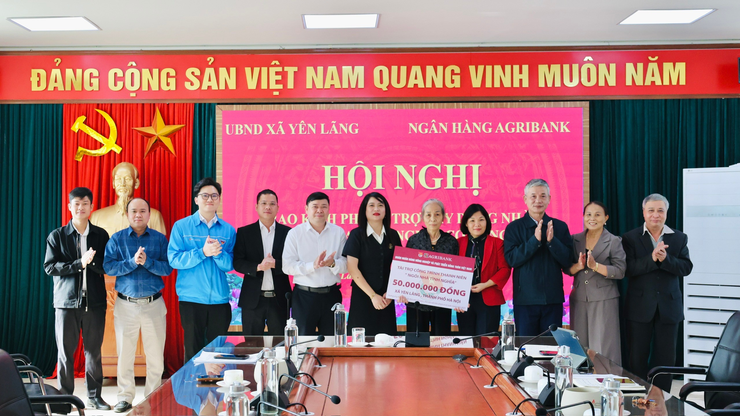 XÃ YÊN LÃNG TỔ CHỨC HỘI NGHỊ TRAO KINH PHÍ HỖ TRỢ XÂY DỰNG NHÀ Ở CHO GIA ĐÌNH NGƯỜI CÓ CÔNG- Ảnh 1.