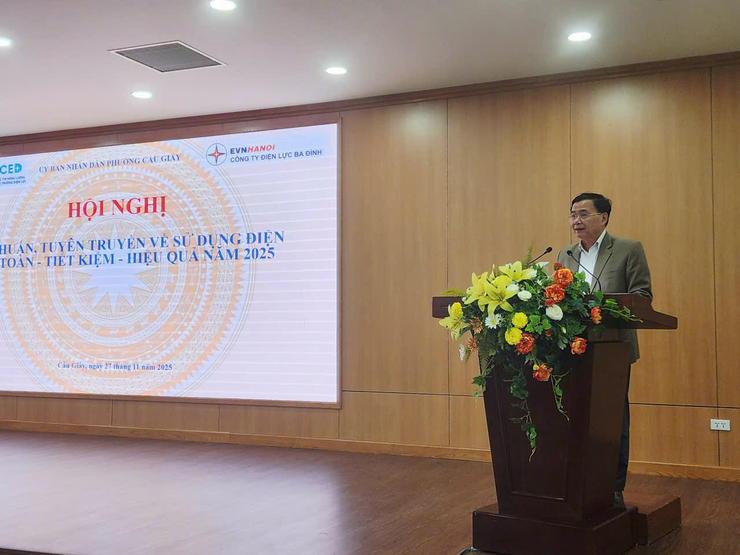 TUYÊN TRUYỀN SỬ DỤNG ĐIỆN AN TOÀN, TIẾT KIỆM VÀ HIỆU QUẢ: UBND PHƯỜNG CẦU GIẤY HÀNH ĐỘNG VÌ MÔI TRƯỜNG VÀ CỘNG ĐỒNG- Ảnh 2.