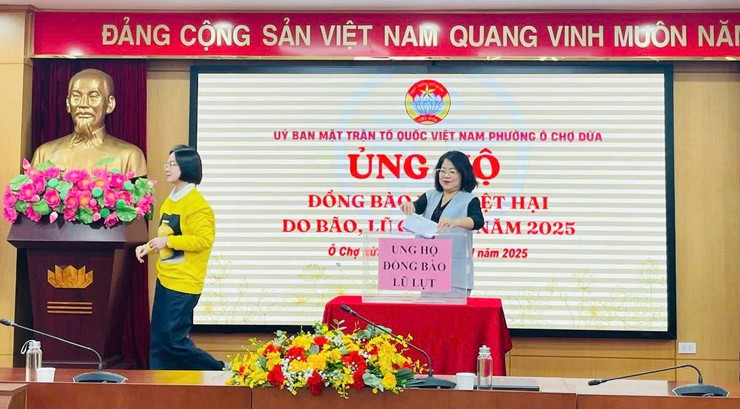 UB MTTQ Việt Nam Phường Ô Chợ Dừa phát động ủng hộ đồng bào bị ảnh hưởng bởi mưa lũ.- Ảnh 2.