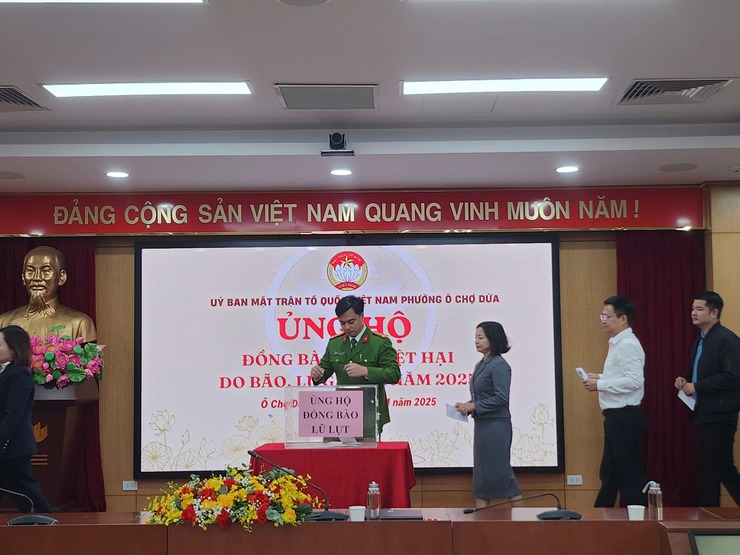 UB MTTQ Việt Nam Phường Ô Chợ Dừa phát động ủng hộ đồng bào bị ảnh hưởng bởi mưa lũ.- Ảnh 3.