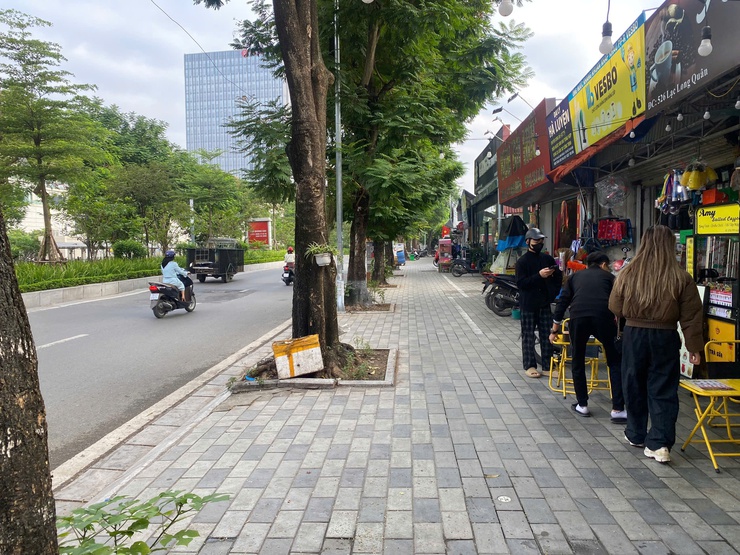 Công an phường Tây Hồ tuyên truyền không lấn chiếm lòng đường, vỉa hè- Ảnh 3.