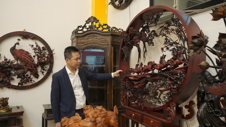 Mộc cao cấp Vạn Điểm: Nơi hồn Việt tỏa sáng qua từng đường nét chạm.- Ảnh 1.