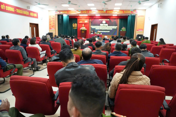 Công an xã Quảng Oai tổ chức Hội nghị "Công an lắng nghe ý kiến nhân dân" năm 2025- Ảnh 1.