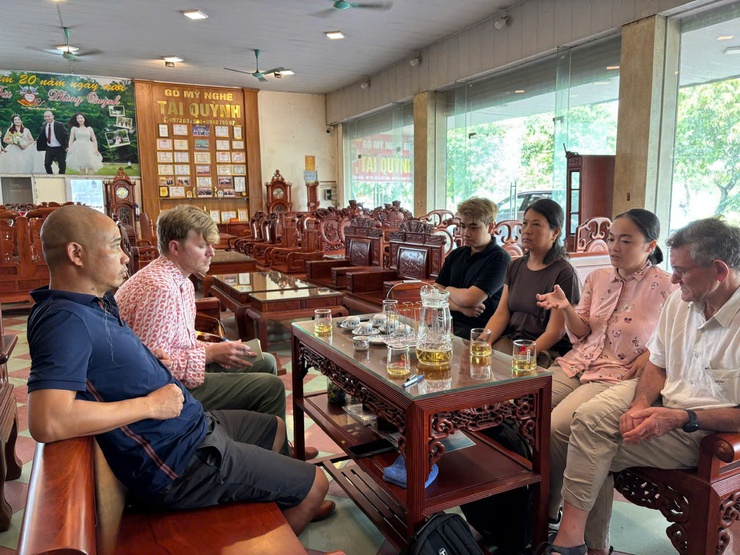 Mộc cao cấp Vạn Điểm: Nơi hồn Việt tỏa sáng qua từng đường nét chạm.- Ảnh 4.