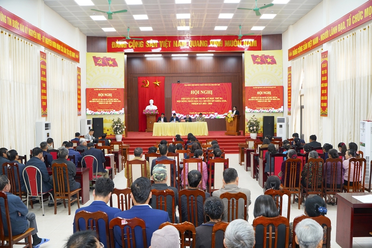 Đồng chí Chủ tịch UBND xã Chuyên Mỹ tiếp xúc cử tri 8 thôn khu vực Vân Từ- Ảnh 1.