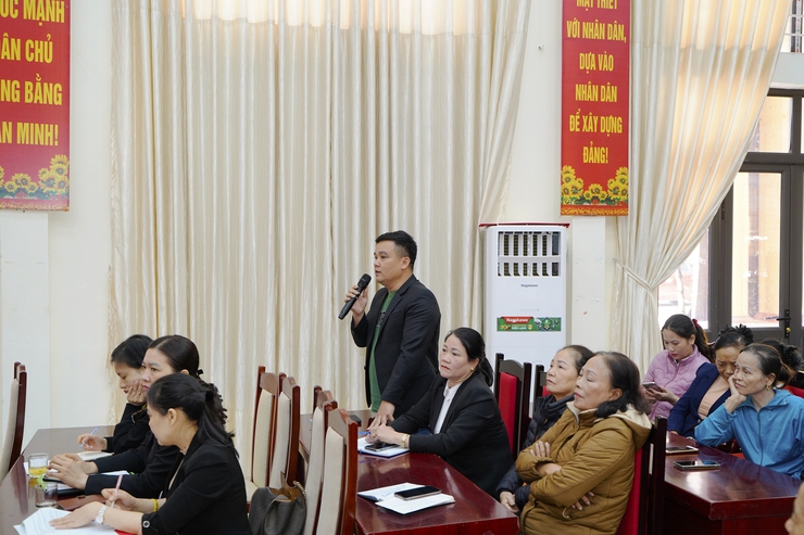Đồng chí Chủ tịch UBND xã Chuyên Mỹ tiếp xúc cử tri 8 thôn khu vực Vân Từ- Ảnh 3.