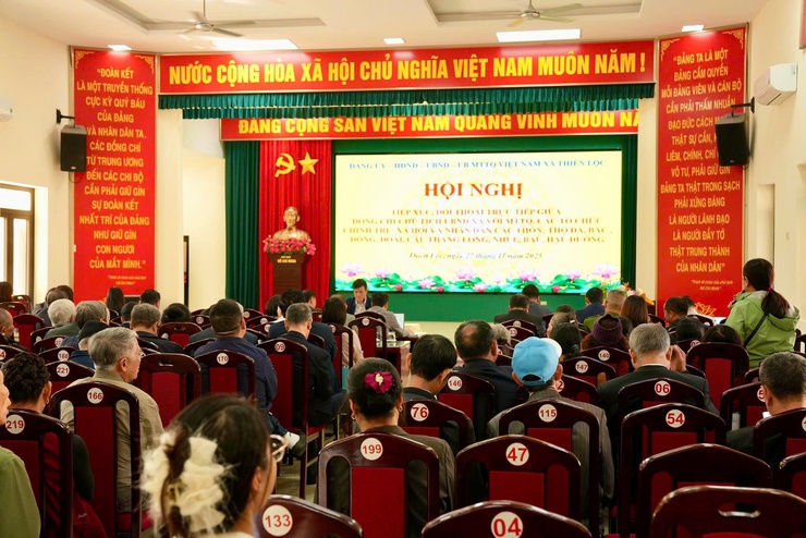 Hội nghị tiếp xúc, đối thoại trực tiếp giữa đồng chí Chủ tịch UBND xã với MTTQ, các tổ chức chính trị - xã hội và nhân dân các thôn: Thọ Đa, Bắc, Đông, Đoài, Cầu Thăng Long, Nhuế, Bầu và Hậu Dưỡng- Ảnh 1.