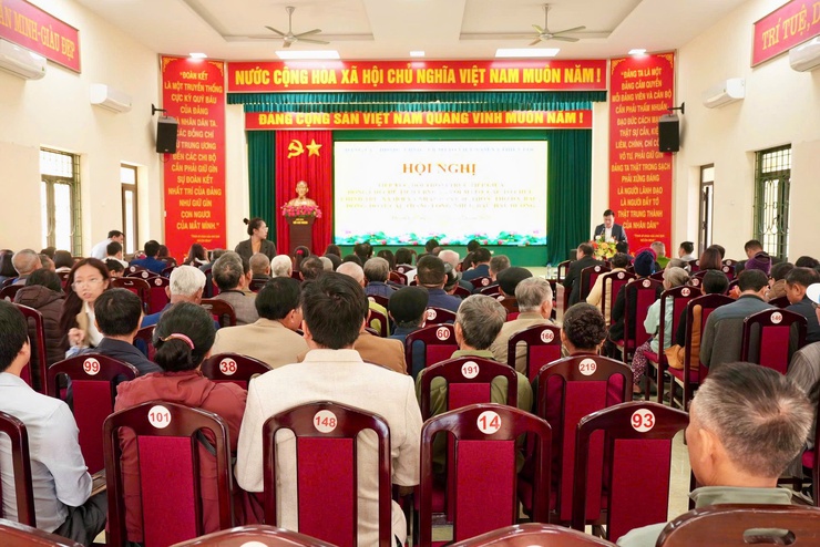 Hội nghị tiếp xúc, đối thoại trực tiếp giữa đồng chí Chủ tịch UBND xã với MTTQ, các tổ chức chính trị - xã hội và nhân dân các thôn: Thọ Đa, Bắc, Đông, Đoài, Cầu Thăng Long, Nhuế, Bầu và Hậu Dưỡng- Ảnh 2.