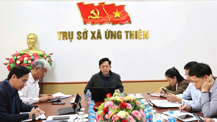 UBND xã Ứng Thiên tổ chức giao ban đánh giá kết quả nhiệm vụ tháng 11 và triển khai nhiệm vụ trọng tâm tháng 12/2025- Ảnh 1.