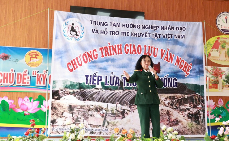 Trường THCS Liên Bạt tổ chức chương trình giao lưu văn hóa, văn nghệ “Tiếp lửa truyền thống anh hùng” gây quỹ hỗ trợ trẻ em khuyết tật- Ảnh 4.