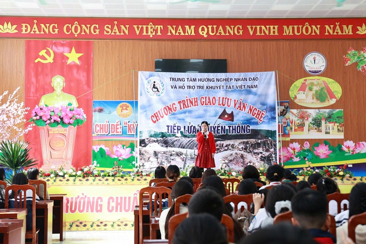 Trường THCS Liên Bạt tổ chức chương trình giao lưu văn hóa, văn nghệ “Tiếp lửa truyền thống anh hùng” gây quỹ hỗ trợ trẻ em khuyết tật- Ảnh 6.