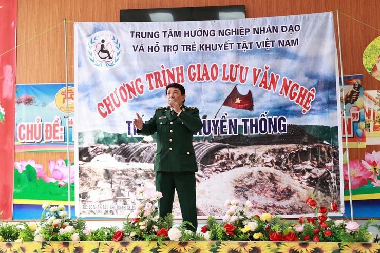 Trường THCS Liên Bạt tổ chức chương trình giao lưu văn hóa, văn nghệ “Tiếp lửa truyền thống anh hùng” gây quỹ hỗ trợ trẻ em khuyết tật- Ảnh 5.