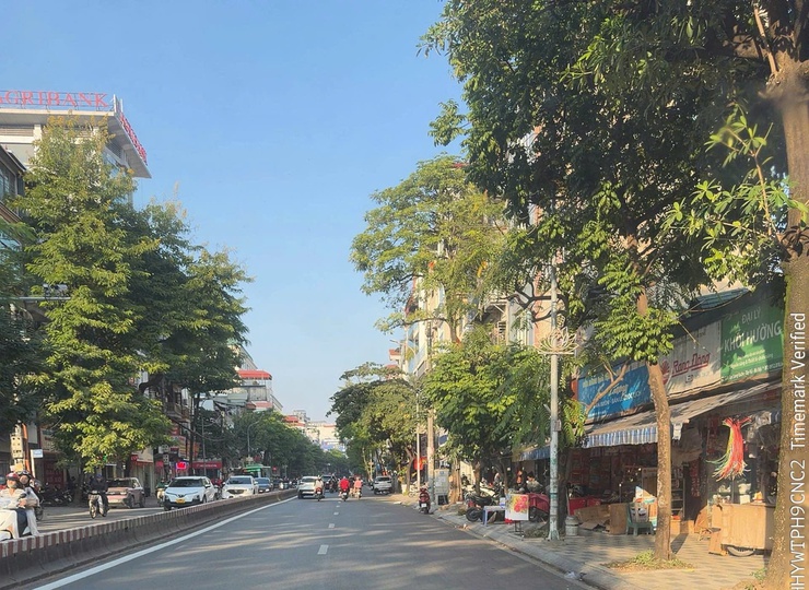 Công an phường Tây Hồ tuyên truyền không lấn chiếm lòng đường, vỉa hè- Ảnh 2.