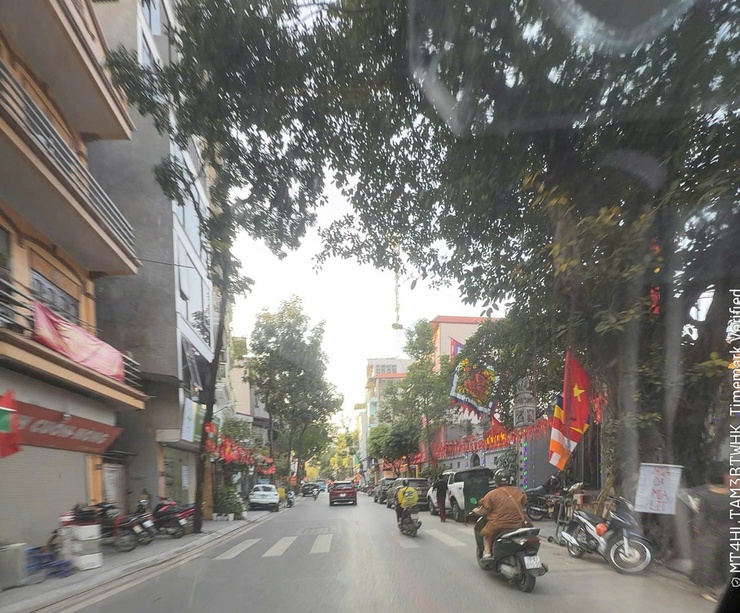 Công an phường Tây Hồ tuyên truyền không lấn chiếm lòng đường, vỉa hè- Ảnh 4.