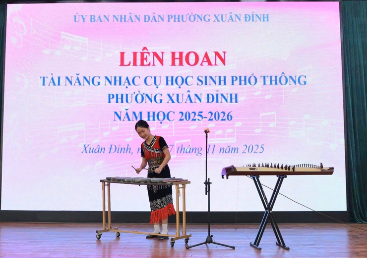 Sắc màu âm nhạc tại Liên hoan tài năng nhạc cụ học sinh phổ thông phường Xuân Đỉnh lần thứ I- Ảnh 2.