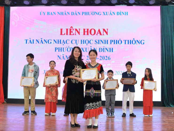 Sắc màu âm nhạc tại Liên hoan tài năng nhạc cụ học sinh phổ thông phường Xuân Đỉnh lần thứ I- Ảnh 6.