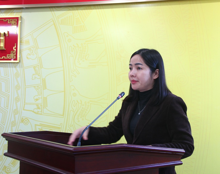 Đảng ủy xã Thạch Thất trao quyết định nghỉ hưu hưởng chế độ bảo hiểm xã hội cho cán bộ, giáo viên trên địa bàn- Ảnh 2.